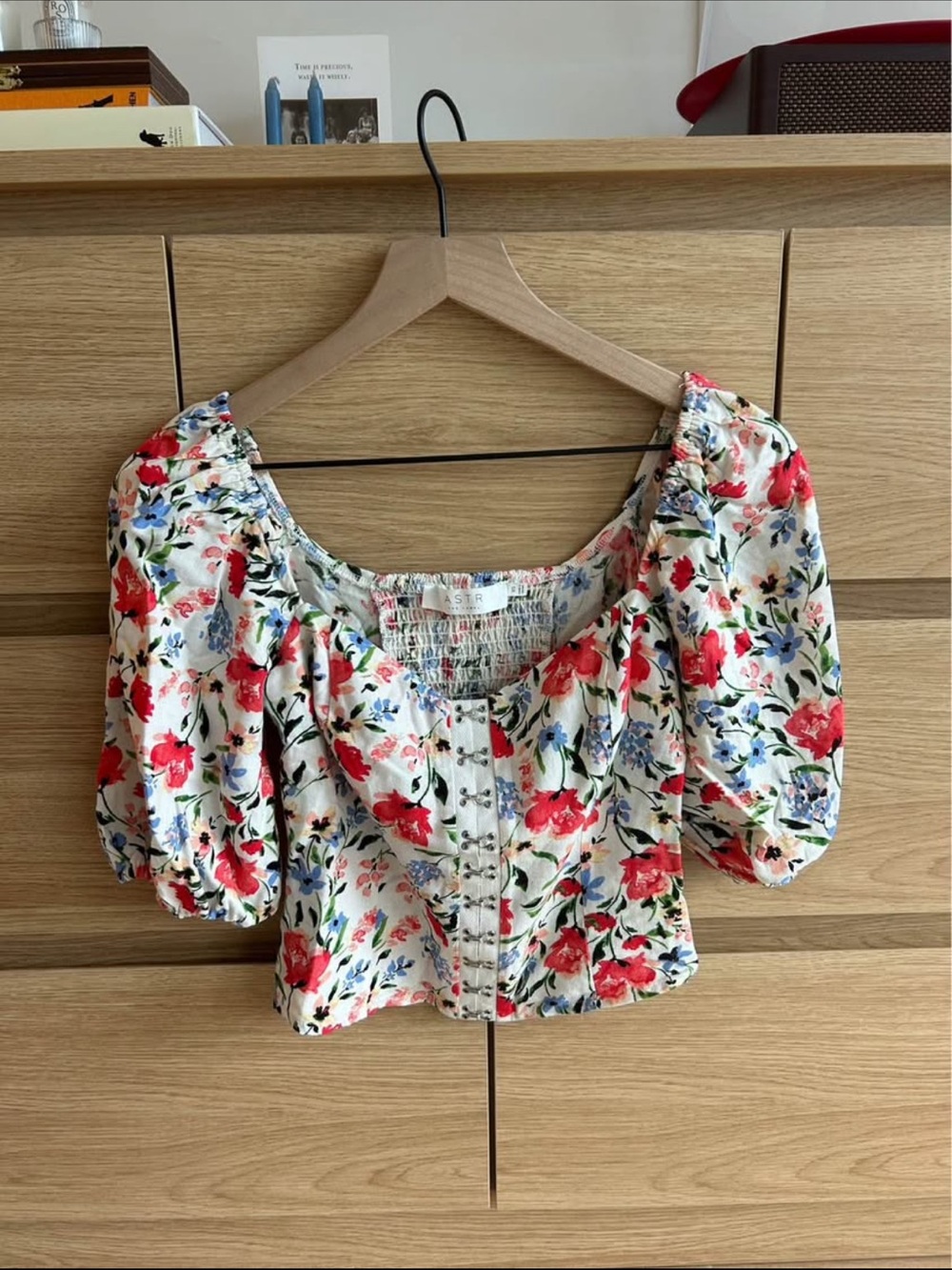 Floral Puff-Sleeve Crop Top - White with Red & Blue Flowers